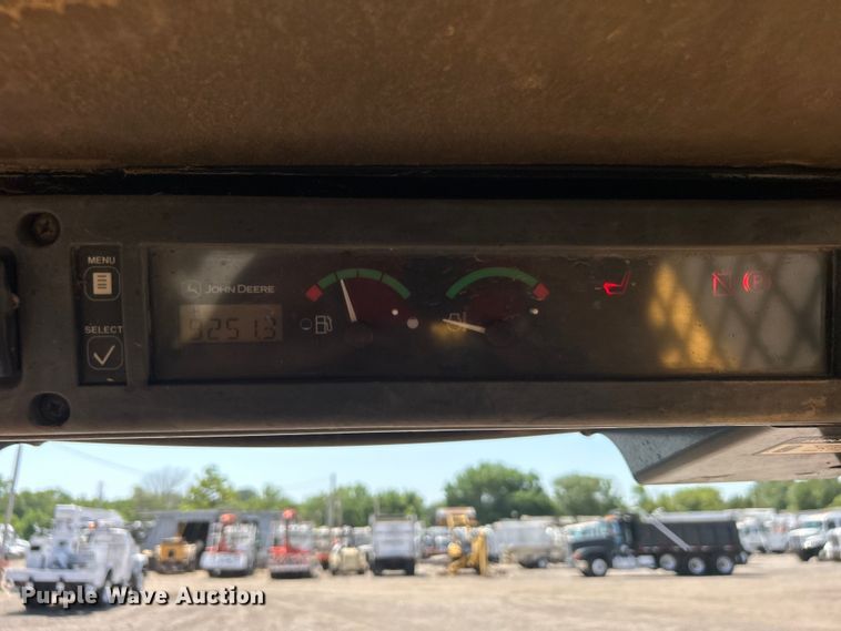 image for item EG0797 2005 John Deere 332 skid steer loader