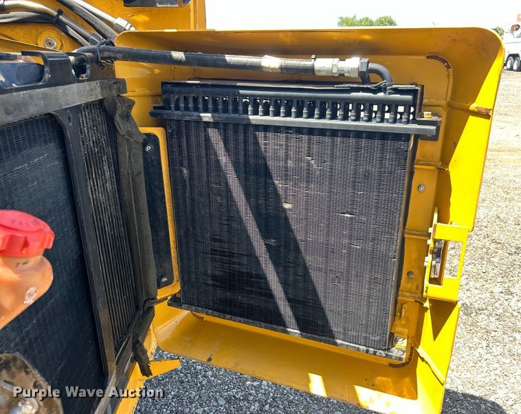 image for item EG0797 2005 John Deere 332 skid steer loader