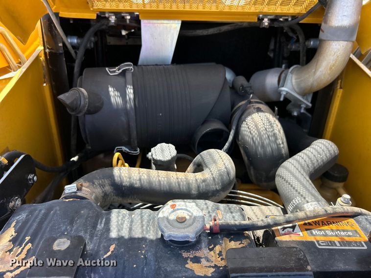 image for item EG0797 2005 John Deere 332 skid steer loader