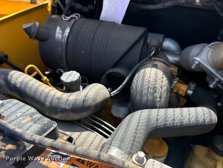 image for item EG0797 2005 John Deere 332 skid steer loader