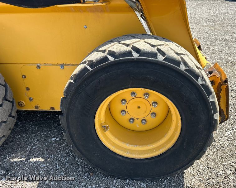 image for item EG0797 2005 John Deere 332 skid steer loader