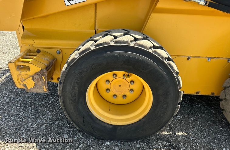 image for item EG0797 2005 John Deere 332 skid steer loader