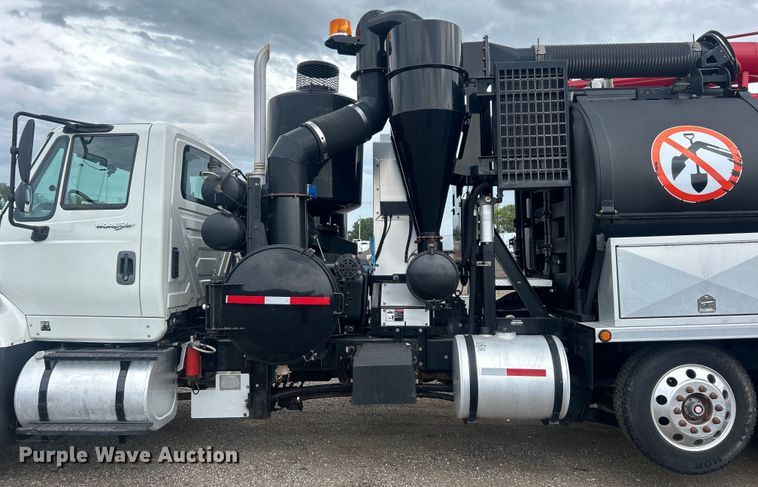 image for item EG0804 2013 International  WorkStar 7600 hydrovac truck