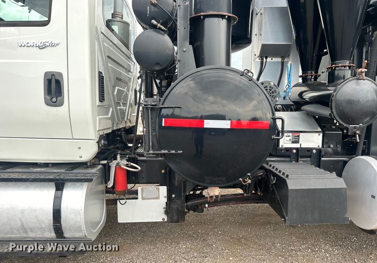 image for item EG0804 2013 International  WorkStar 7600 hydrovac truck
