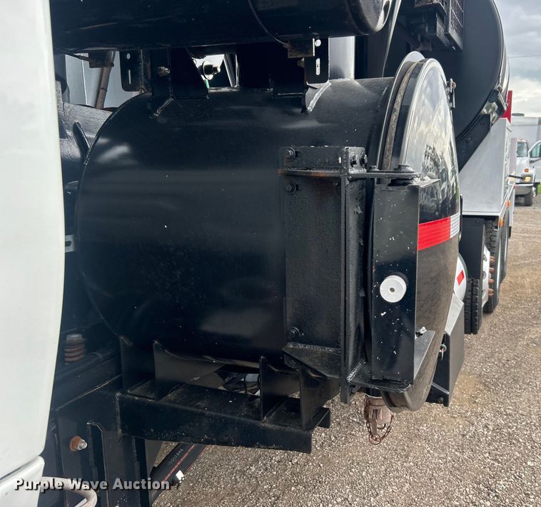 image for item EG0804 2013 International  WorkStar 7600 hydrovac truck