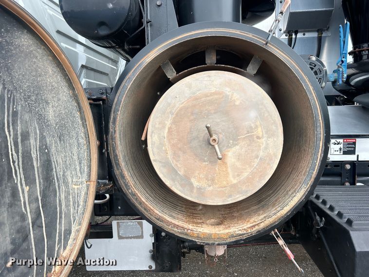 image for item EG0804 2013 International  WorkStar 7600 hydrovac truck