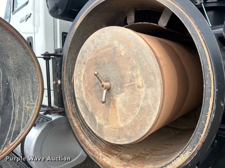 image for item EG0804 2013 International  WorkStar 7600 hydrovac truck