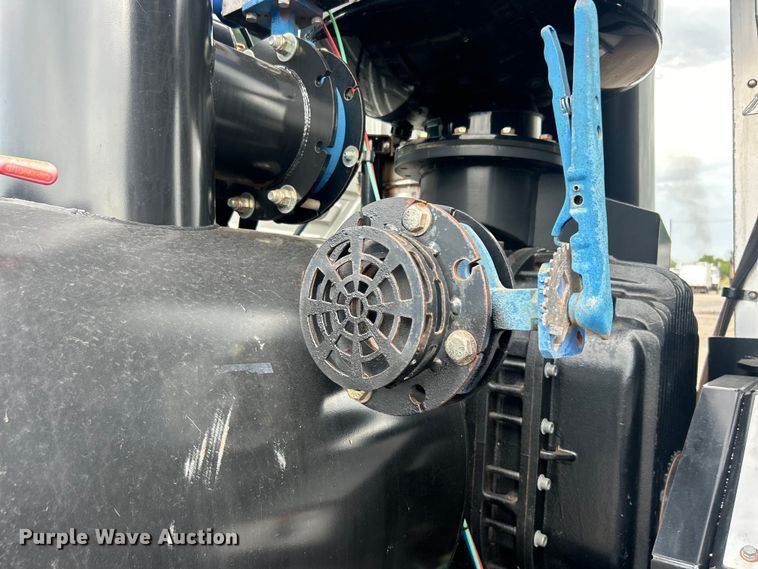 image for item EG0804 2013 International  WorkStar 7600 hydrovac truck