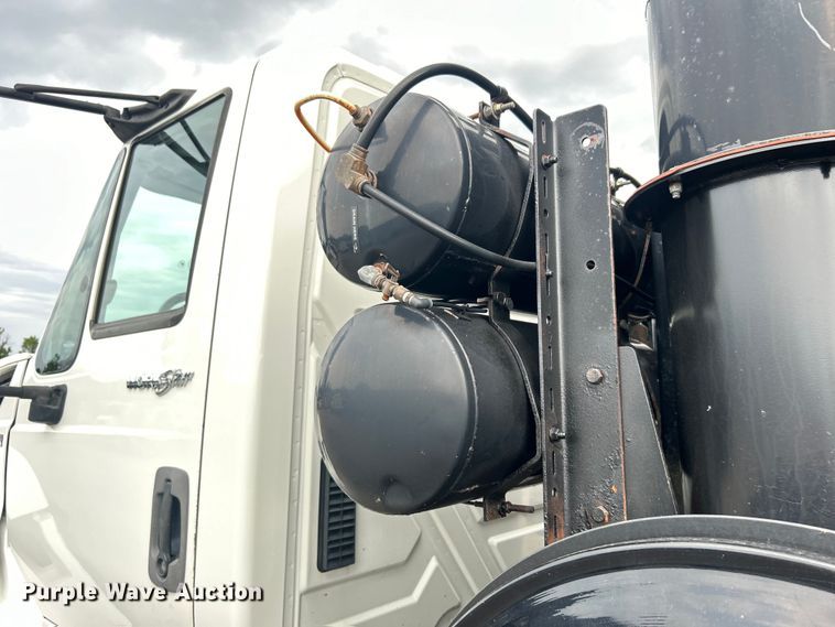 image for item EG0804 2013 International  WorkStar 7600 hydrovac truck