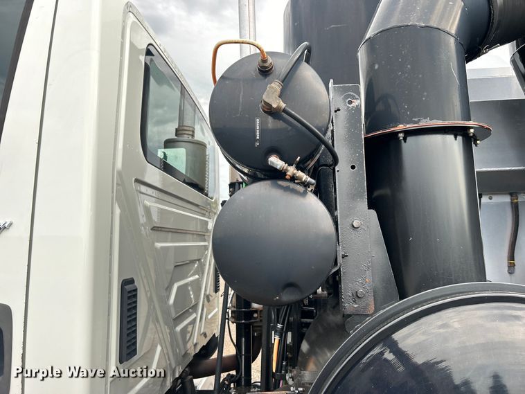 image for item EG0804 2013 International  WorkStar 7600 hydrovac truck