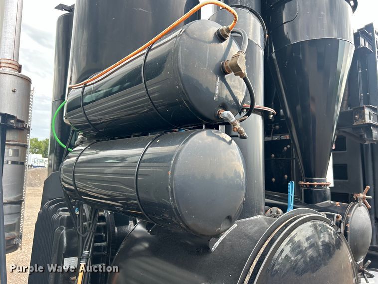 image for item EG0804 2013 International  WorkStar 7600 hydrovac truck