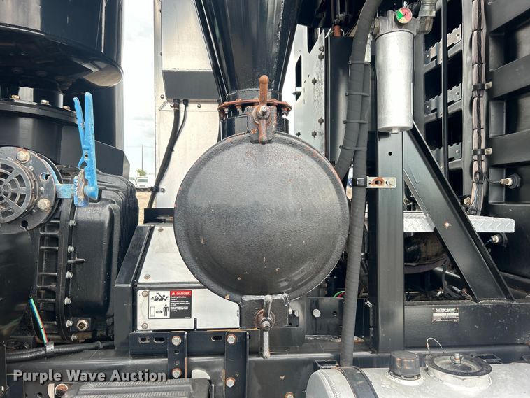 image for item EG0804 2013 International  WorkStar 7600 hydrovac truck