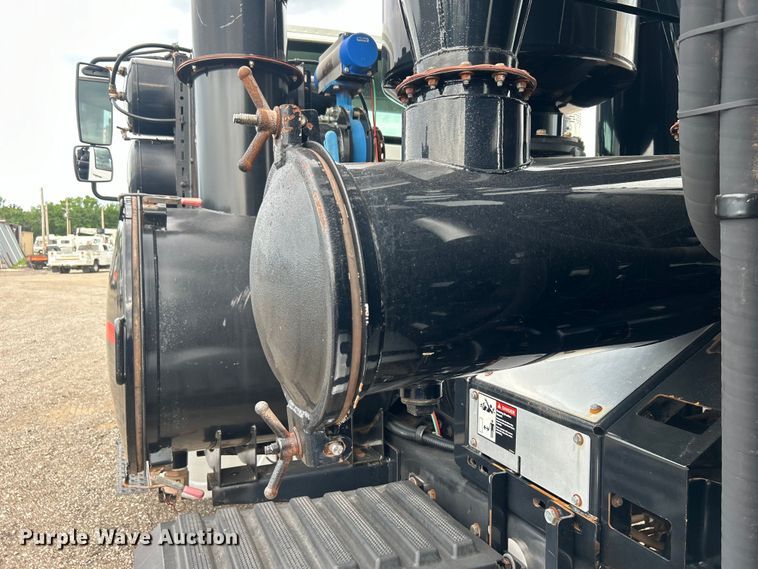 image for item EG0804 2013 International  WorkStar 7600 hydrovac truck