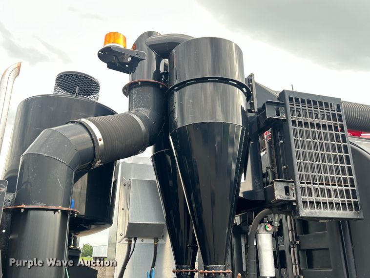 image for item EG0804 2013 International  WorkStar 7600 hydrovac truck