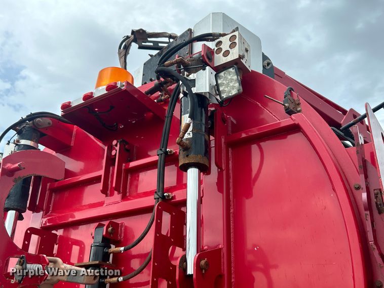 image for item EG0804 2013 International  WorkStar 7600 hydrovac truck