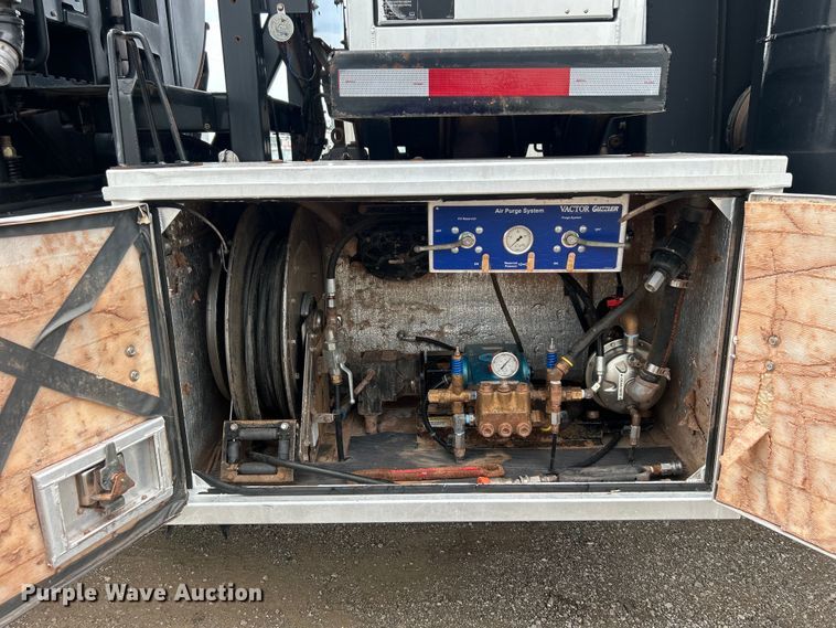 image for item EG0804 2013 International  WorkStar 7600 hydrovac truck