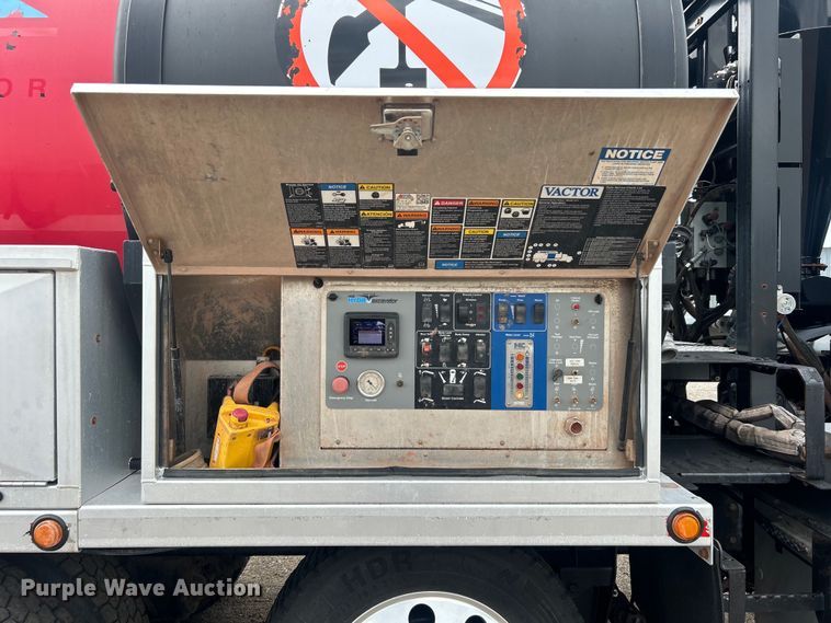 image for item EG0804 2013 International  WorkStar 7600 hydrovac truck