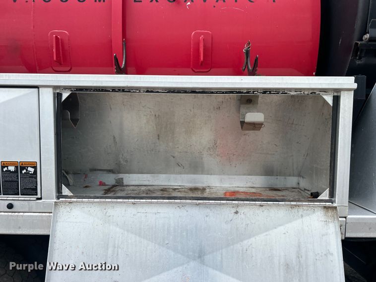 image for item EG0804 2013 International  WorkStar 7600 hydrovac truck