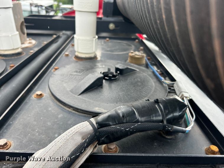 image for item EG0804 2013 International  WorkStar 7600 hydrovac truck