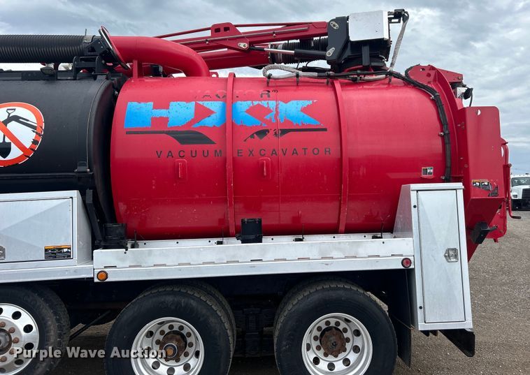 image for item EG0804 2013 International  WorkStar 7600 hydrovac truck