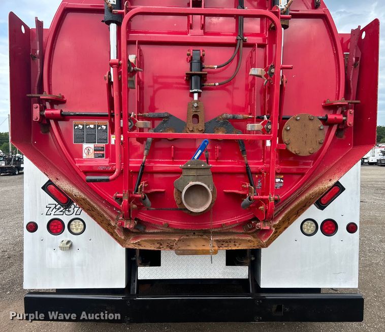 image for item EG0804 2013 International  WorkStar 7600 hydrovac truck