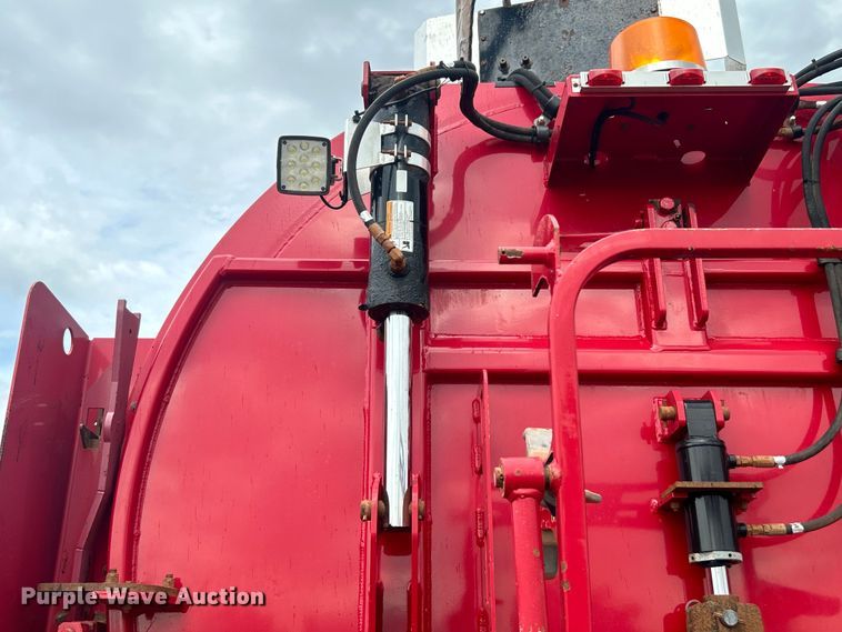 image for item EG0804 2013 International  WorkStar 7600 hydrovac truck