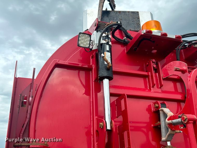 image for item EG0804 2013 International  WorkStar 7600 hydrovac truck