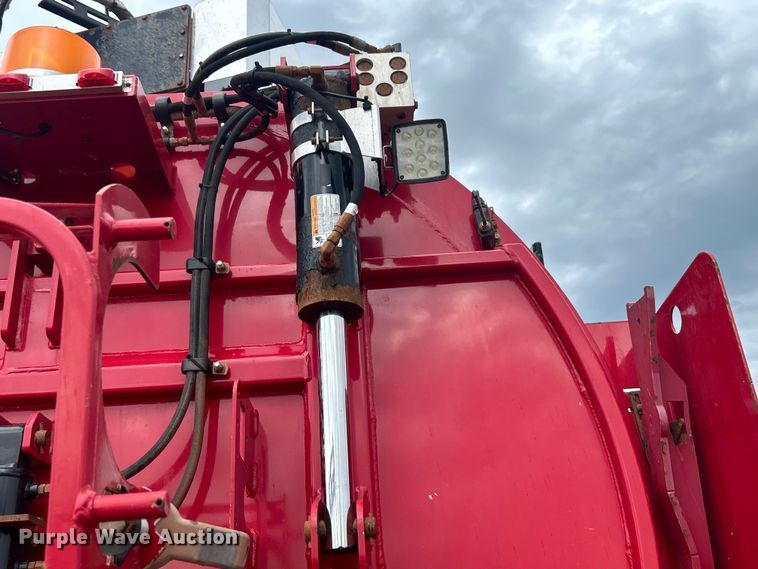 image for item EG0804 2013 International  WorkStar 7600 hydrovac truck