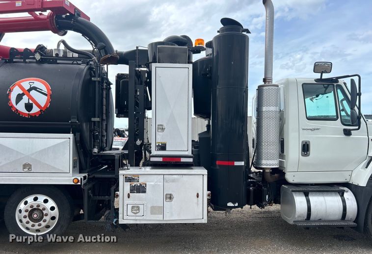 image for item EG0804 2013 International  WorkStar 7600 hydrovac truck