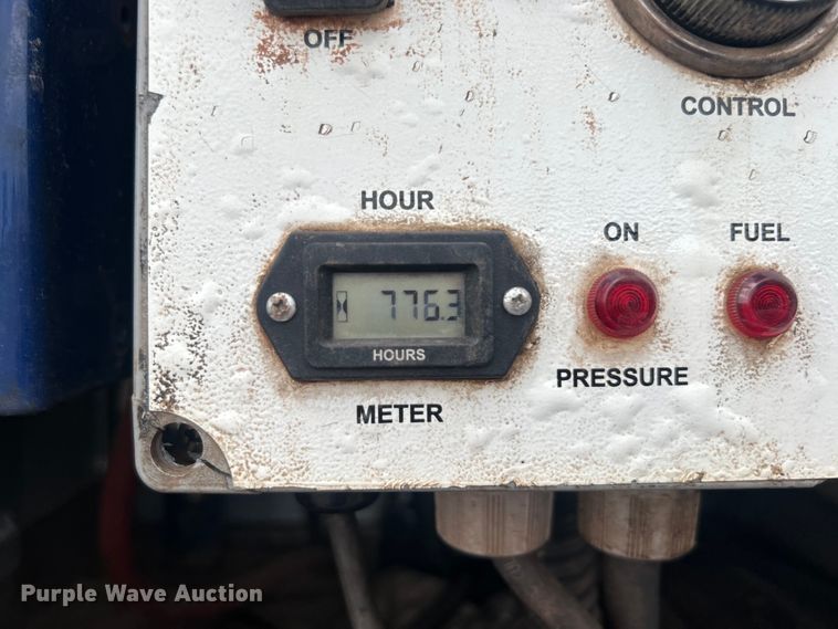 image for item EG0804 2013 International  WorkStar 7600 hydrovac truck