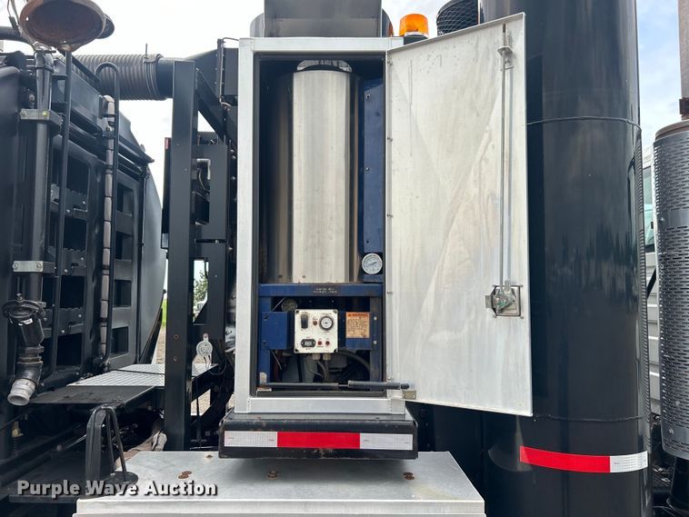 image for item EG0804 2013 International  WorkStar 7600 hydrovac truck