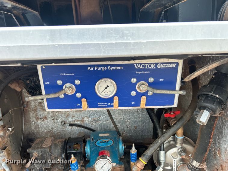 image for item EG0804 2013 International  WorkStar 7600 hydrovac truck