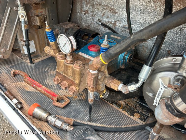 image for item EG0804 2013 International  WorkStar 7600 hydrovac truck