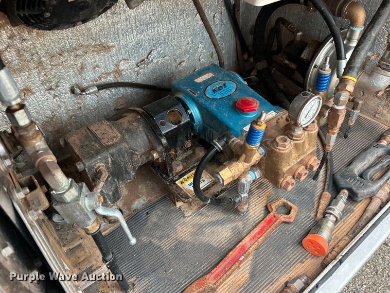 image for item EG0804 2013 International  WorkStar 7600 hydrovac truck