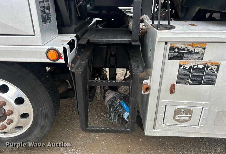 image for item EG0804 2013 International  WorkStar 7600 hydrovac truck