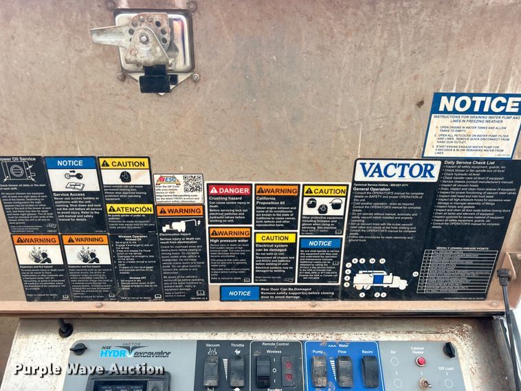 image for item EG0804 2013 International  WorkStar 7600 hydrovac truck