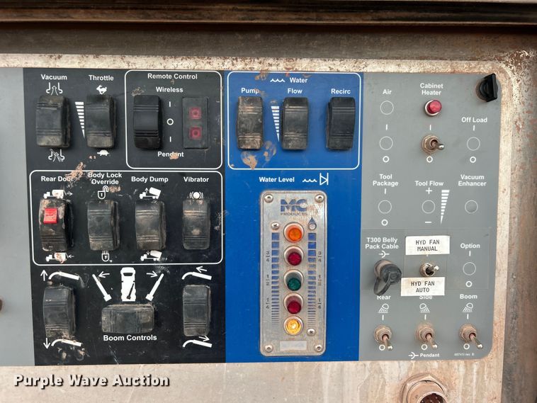 image for item EG0804 2013 International  WorkStar 7600 hydrovac truck