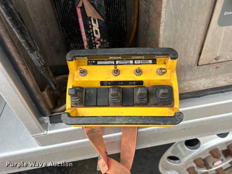 image for item EG0804 2013 International  WorkStar 7600 hydrovac truck