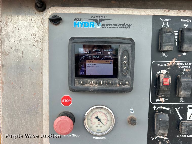 image for item EG0804 2013 International  WorkStar 7600 hydrovac truck