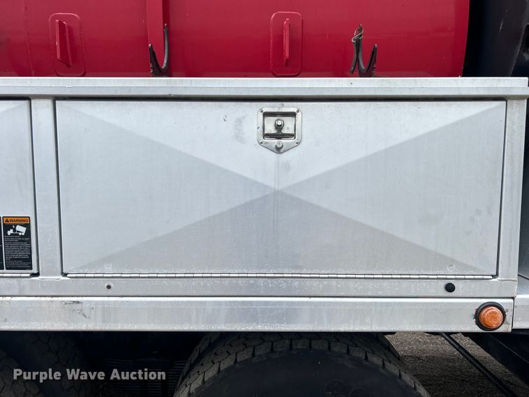 image for item EG0804 2013 International  WorkStar 7600 hydrovac truck