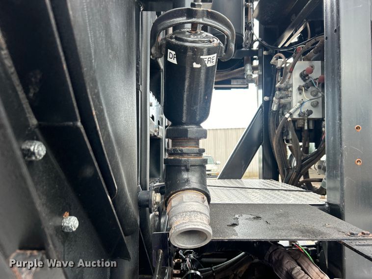 image for item EG0804 2013 International  WorkStar 7600 hydrovac truck