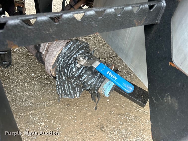 image for item EG0804 2013 International  WorkStar 7600 hydrovac truck