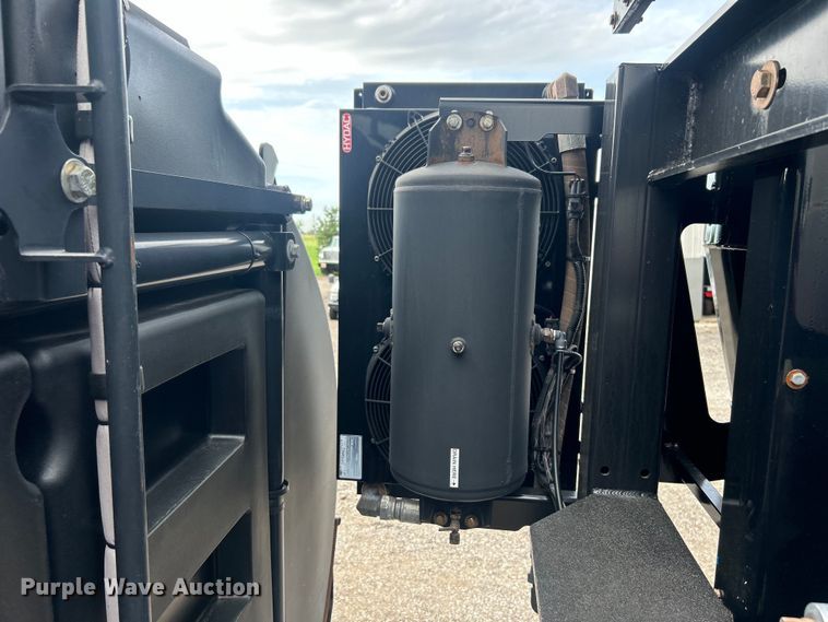 image for item EG0804 2013 International  WorkStar 7600 hydrovac truck