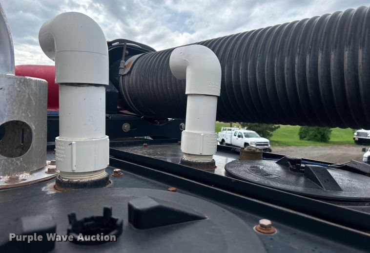 image for item EG0804 2013 International  WorkStar 7600 hydrovac truck