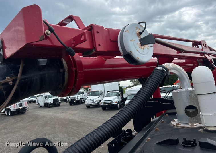 image for item EG0804 2013 International  WorkStar 7600 hydrovac truck