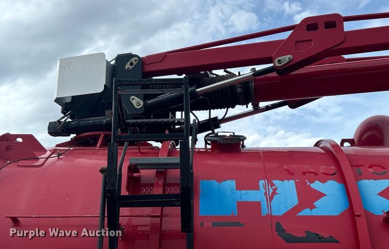 image for item EG0804 2013 International  WorkStar 7600 hydrovac truck