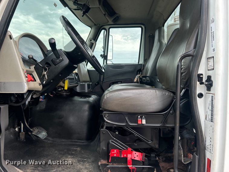 image for item EG0804 2013 International  WorkStar 7600 hydrovac truck