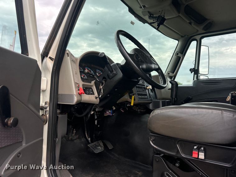 image for item EG0804 2013 International  WorkStar 7600 hydrovac truck