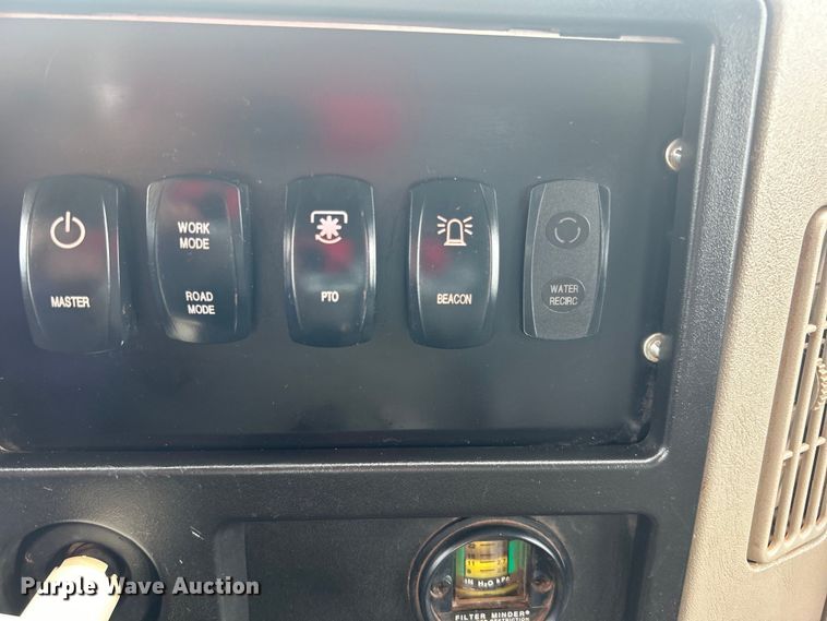 image for item EG0804 2013 International  WorkStar 7600 hydrovac truck