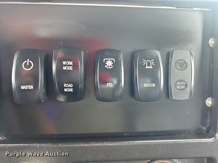 image for item EG0804 2013 International  WorkStar 7600 hydrovac truck